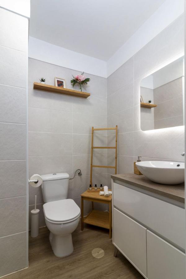 Homeforguest New Modern Apartment With Pool Арона Экстерьер фото